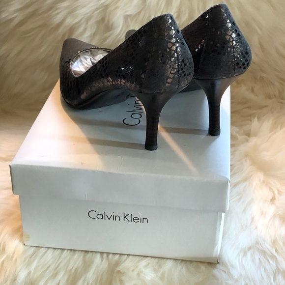 NIB! Calvin Klein “Dolly” Pumps. Brand new in box. Size 8M Snakeskin Metallic - Picture 3 of 6